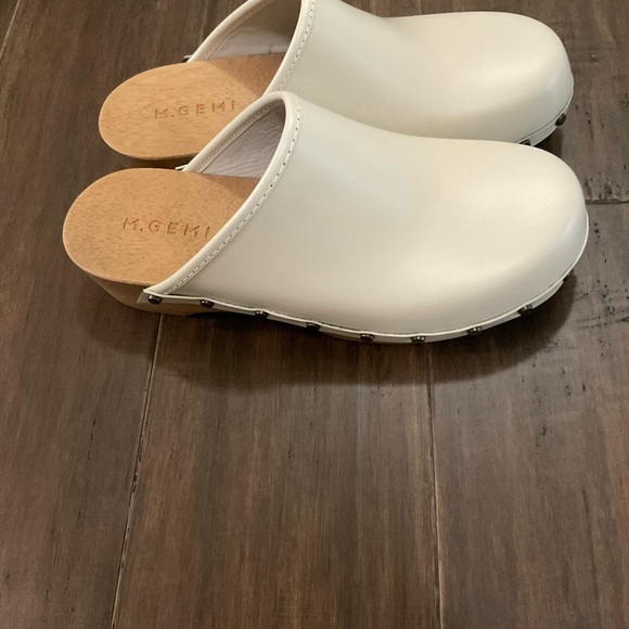 M. Gemi The Greta Ivory Leather Studded Lightweight Platform Clog 35.5 US 5.5 - Picture 4 of 8